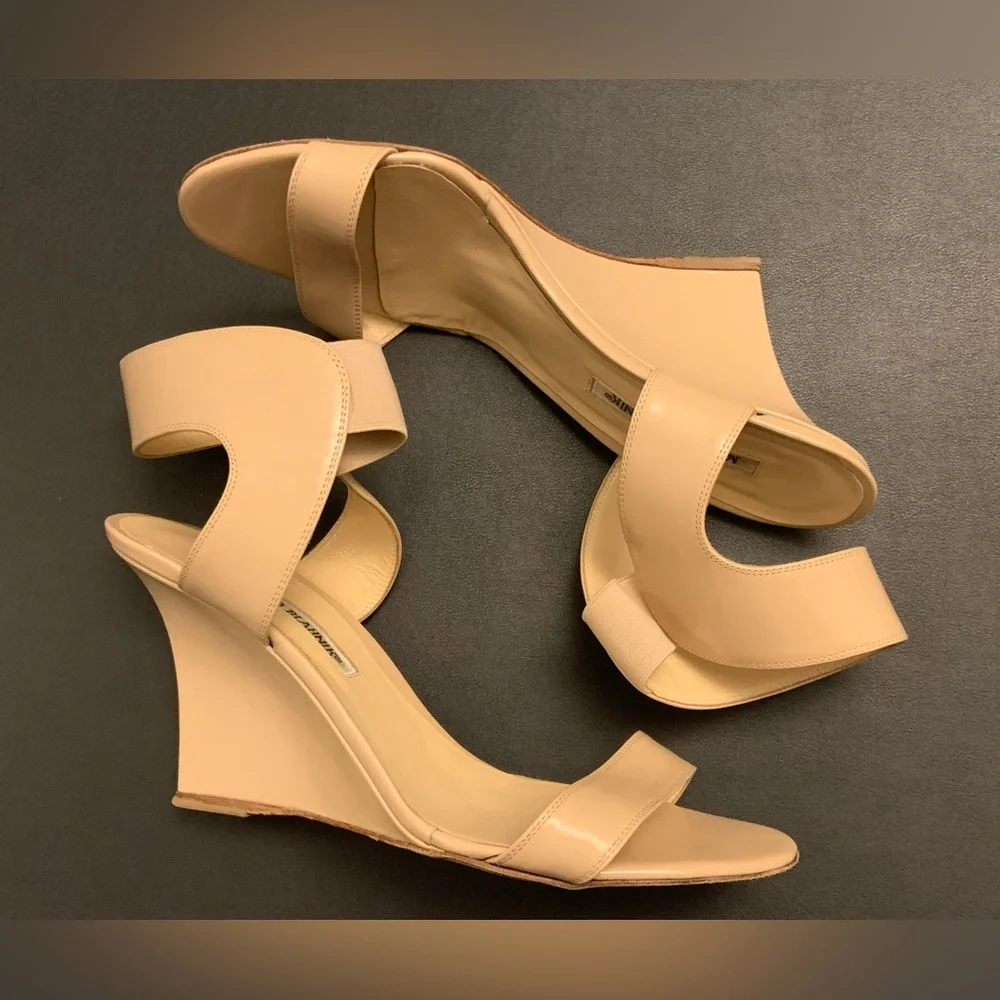 VGUC size 9/40 Manolo Blahnik Wedges - Picture 3 of 6
